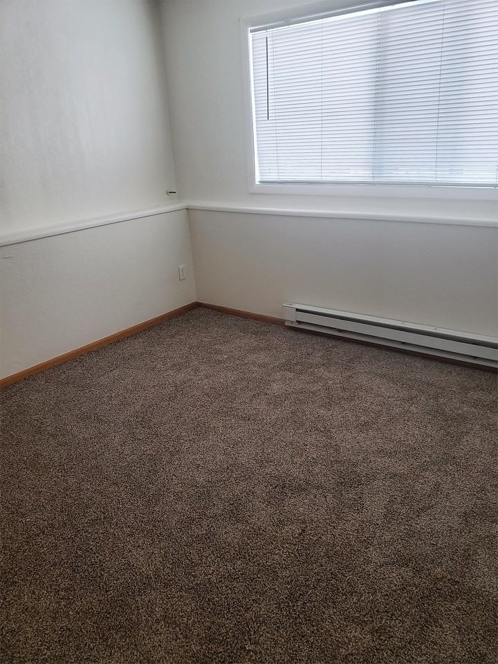 920 E 26th St #2 - Photo 3 of 8