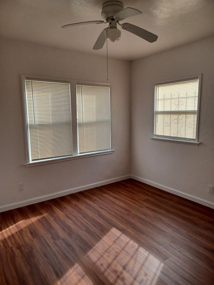 3129 64th Ave - Photo 4 of 6