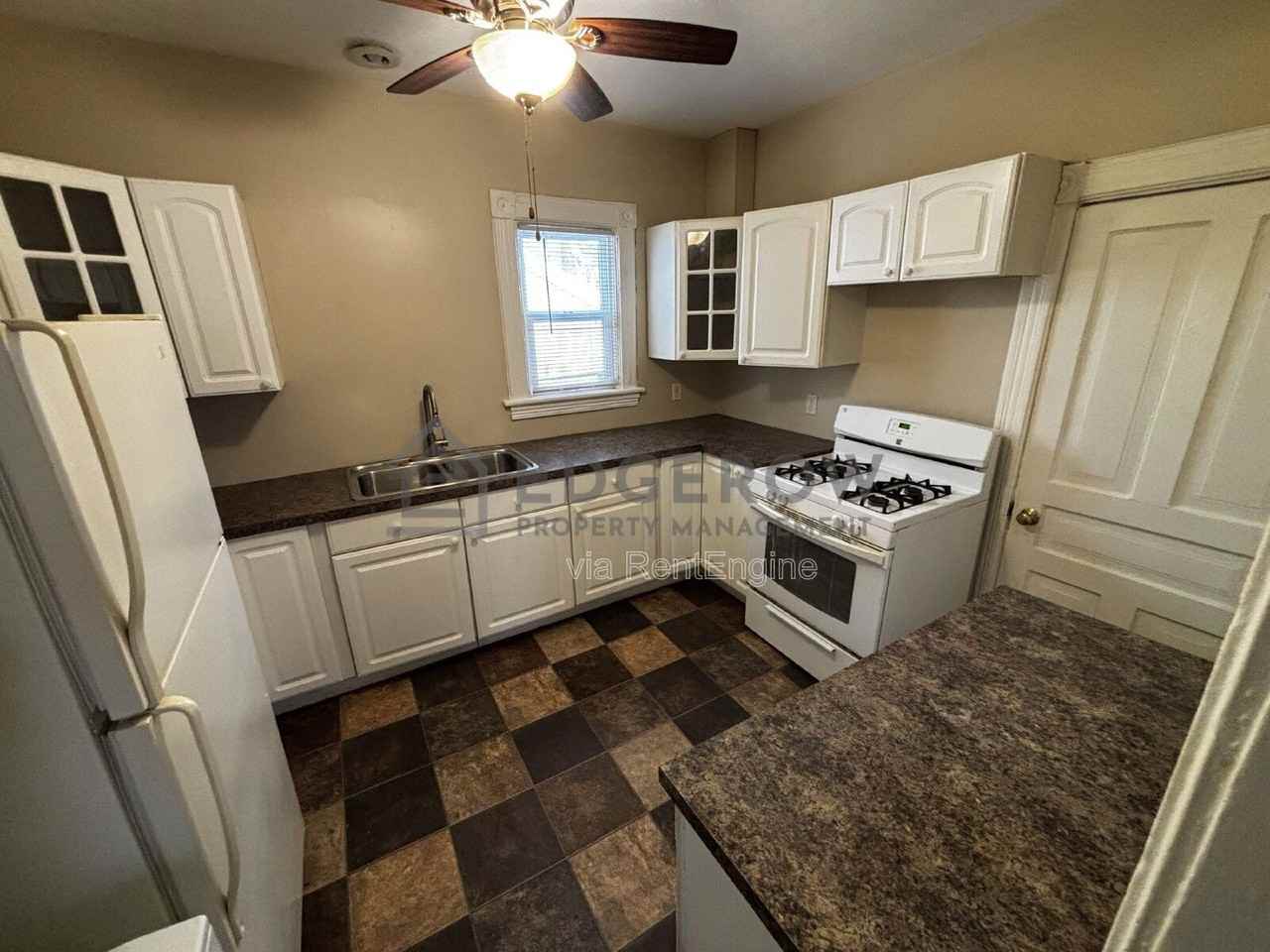 635 Lafayette Ave Ne #1 - Photo 7 of 8