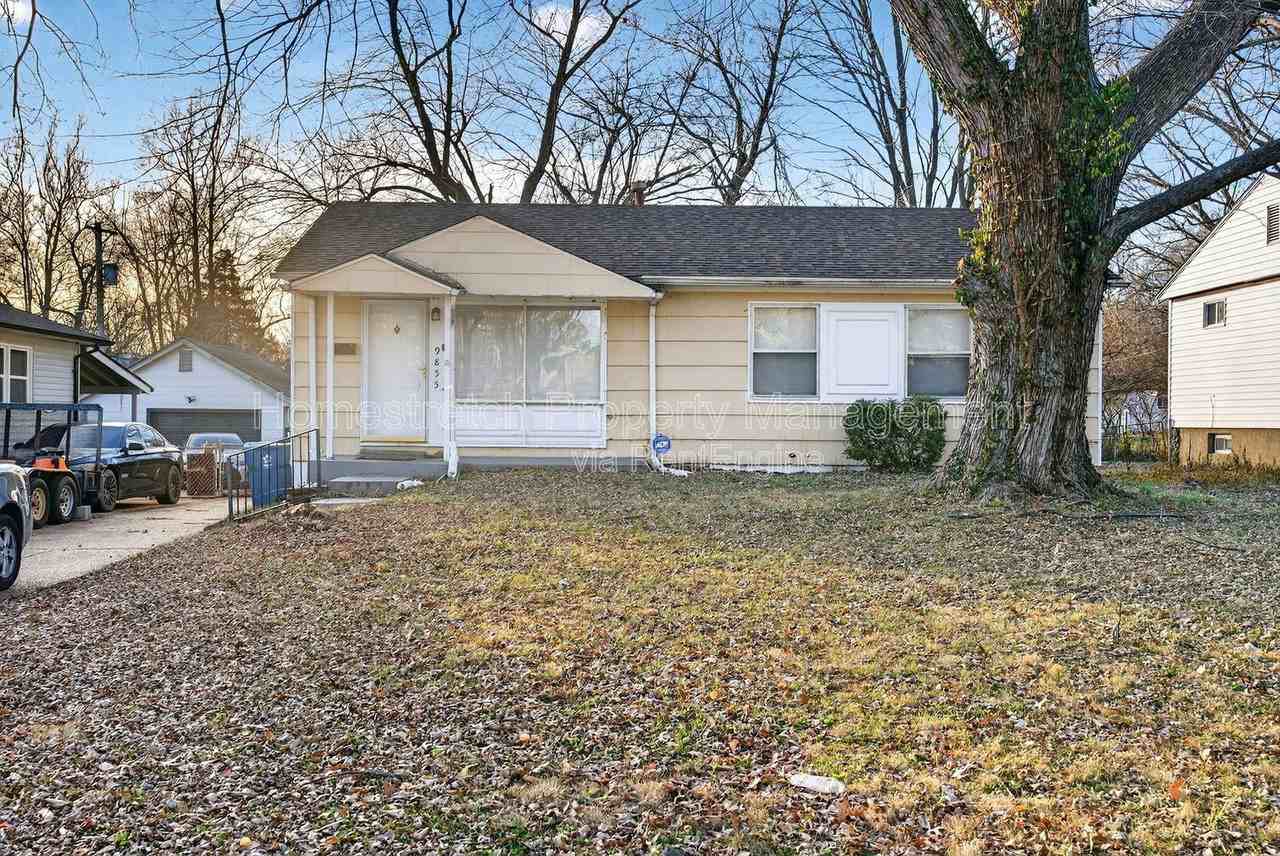 9855 Medford Dr - Photo 2 of 30