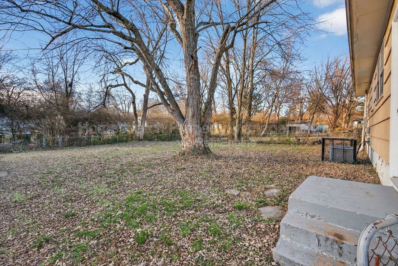 9855 Medford Dr - Photo 3 of 30