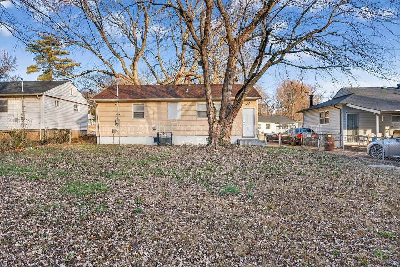 9855 Medford Dr - Photo 5 of 30