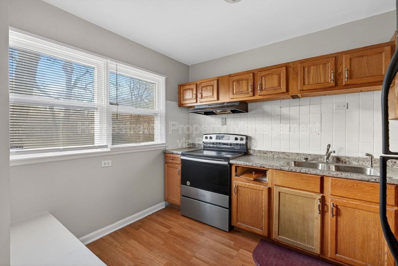 9855 Medford Dr - Photo 6 of 30