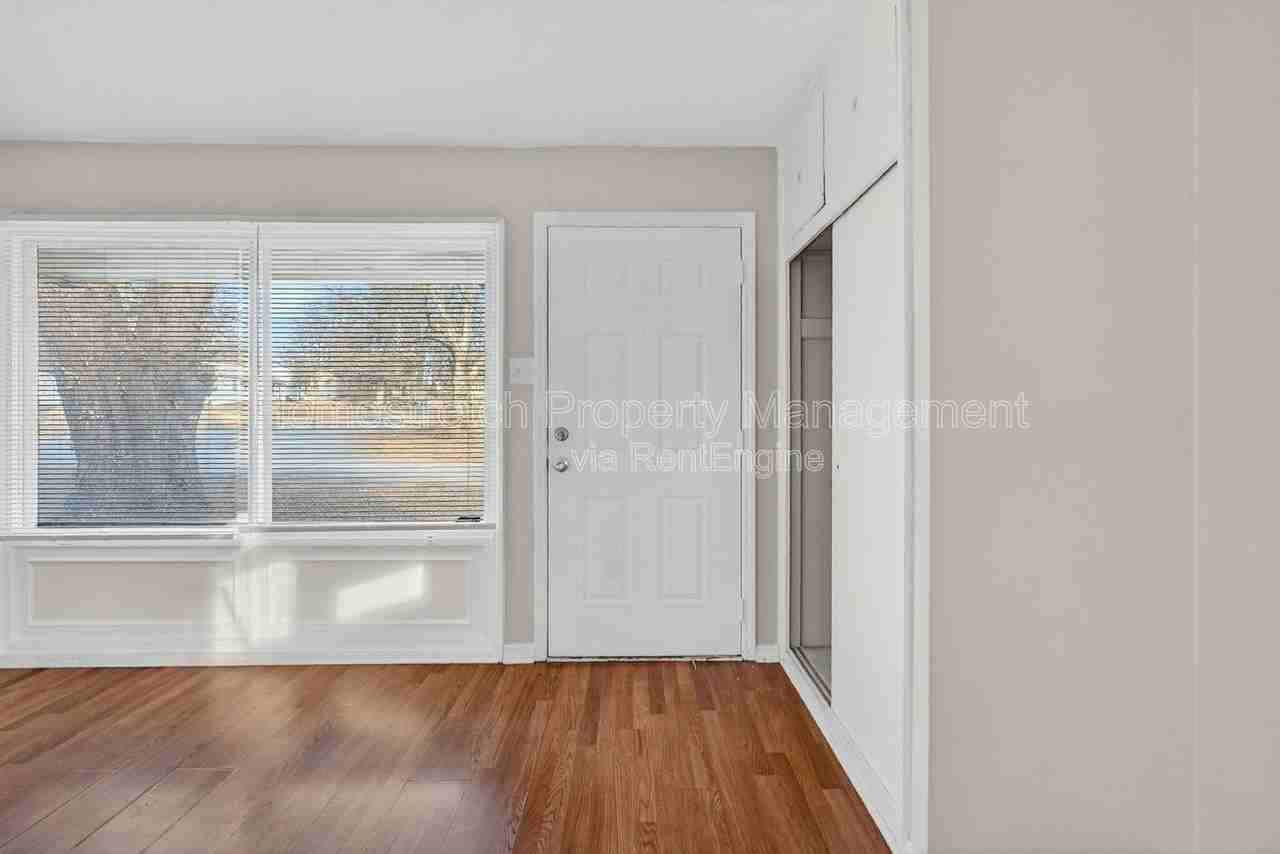 9855 Medford Dr - Photo 7 of 28