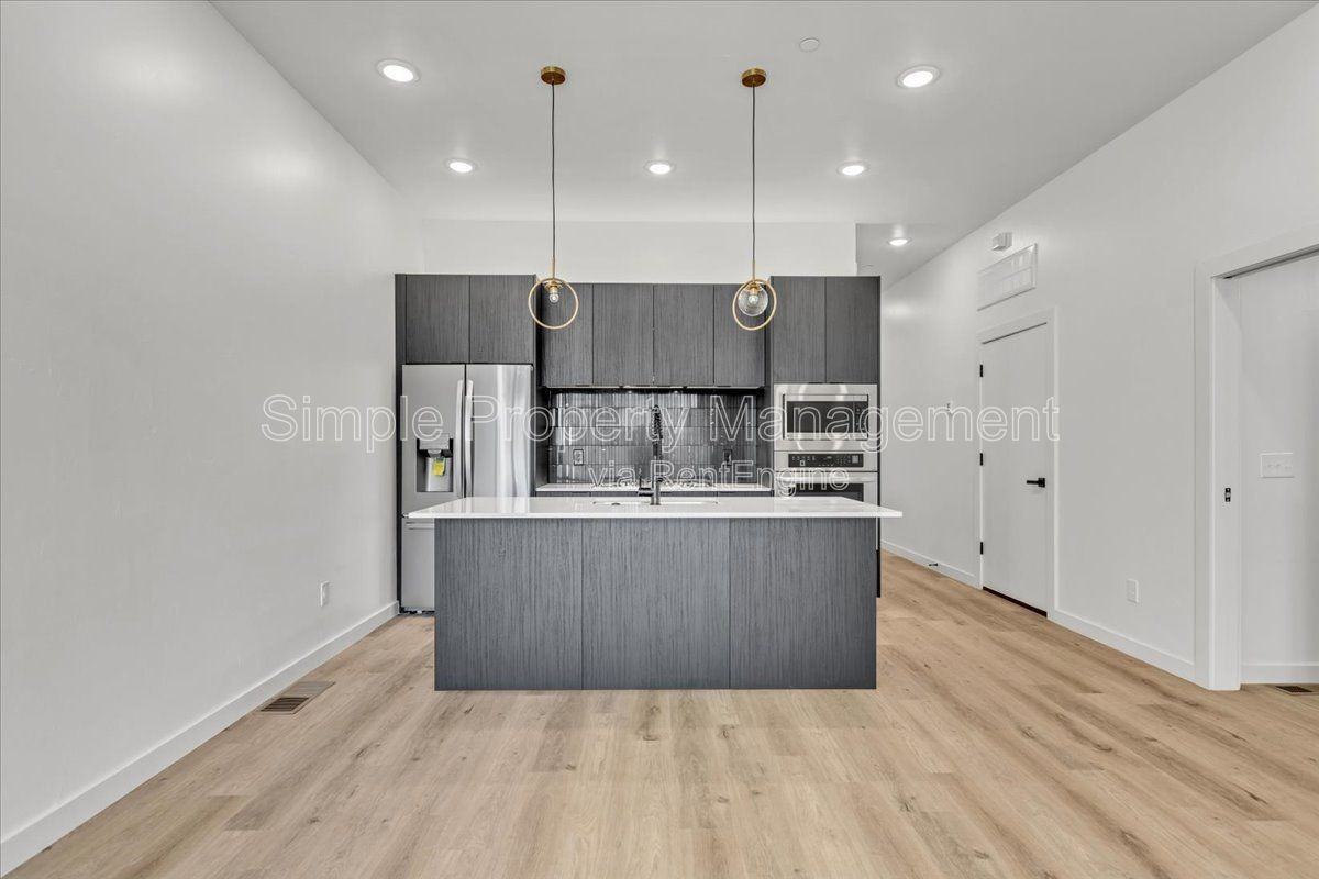 1625 Nw 16th St #2 - Photo 3 of 20