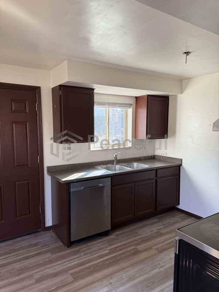 1470 E Brooklane Cir - Photo 4 of 10