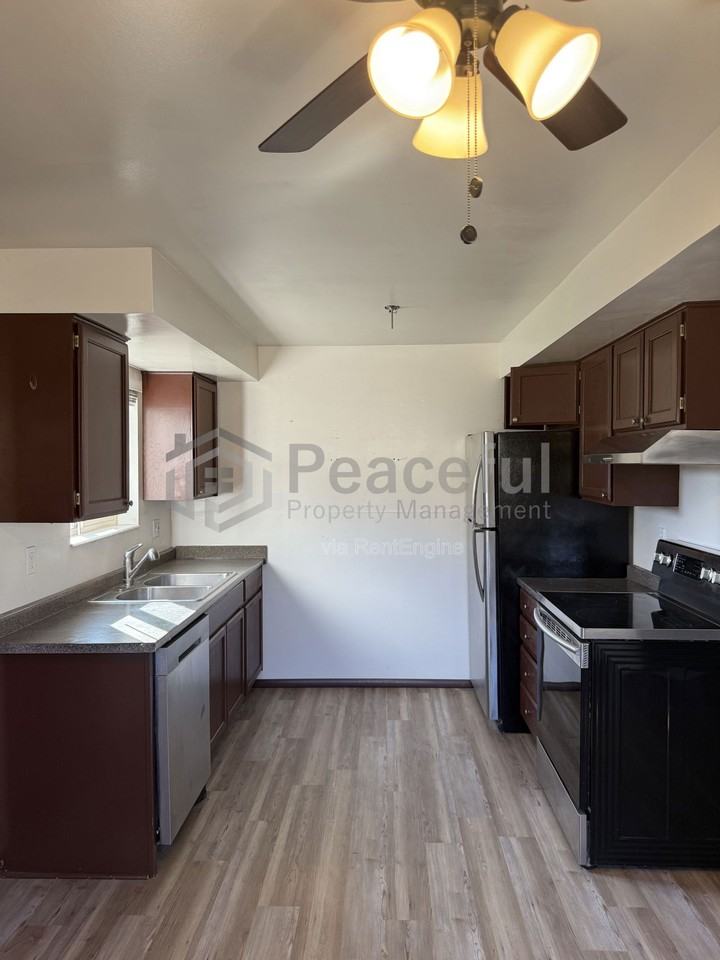 1470 E Brooklane Cir - Photo 6 of 10