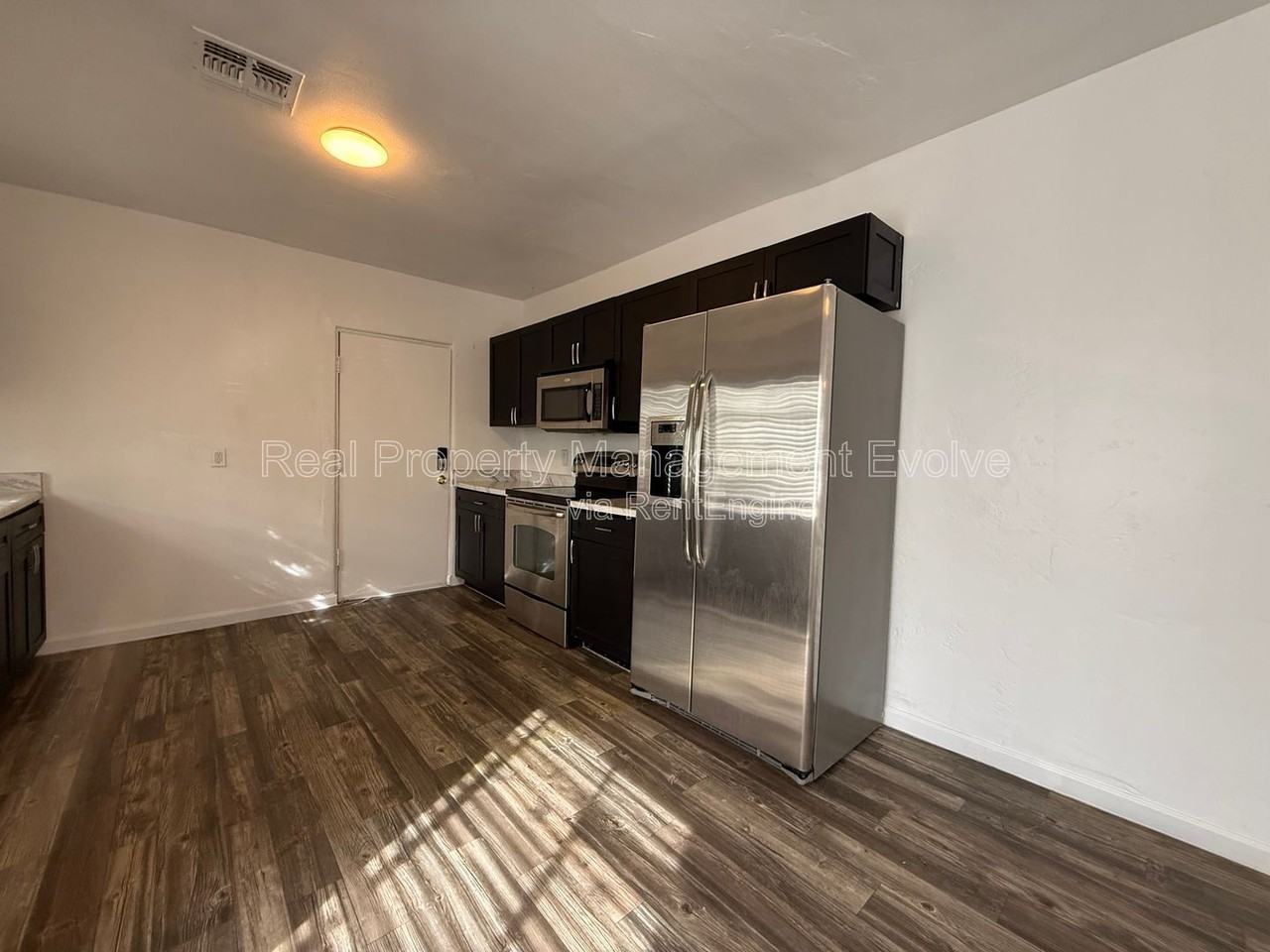 3422 E Taylor St - Photo 4 of 20