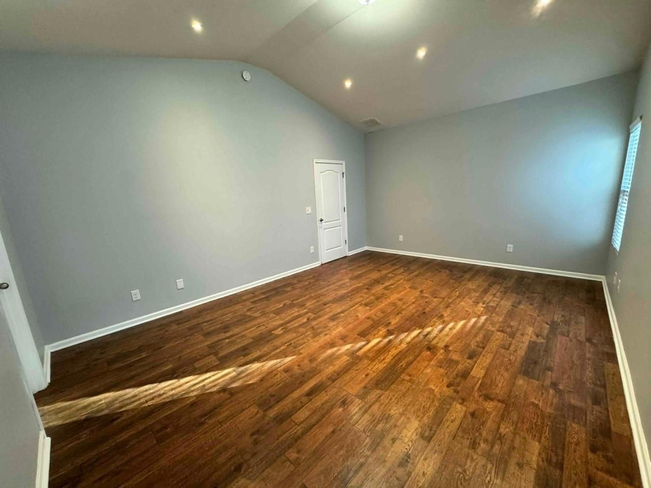 1136 Doby Springs Dr - Photo 2 of 9