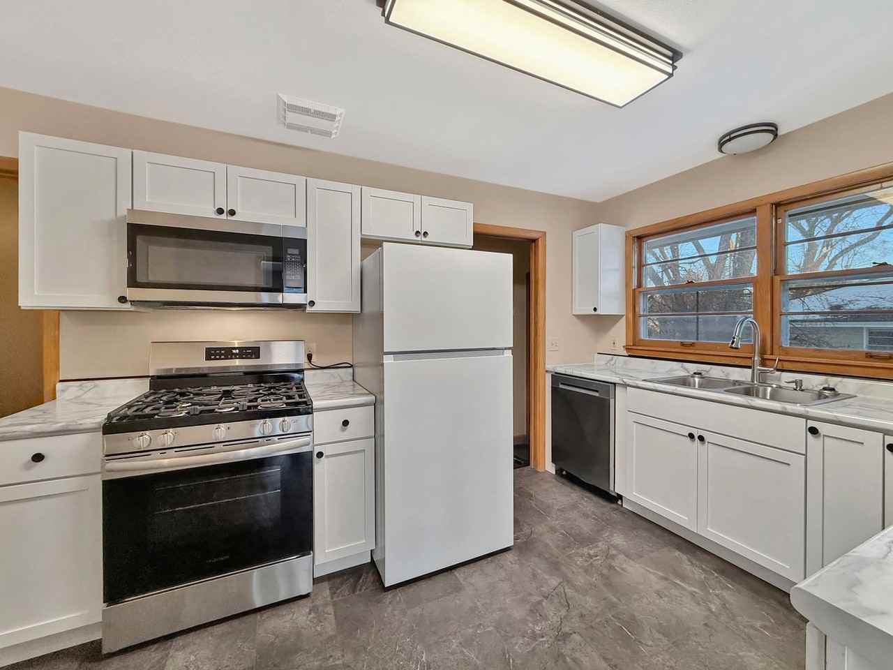 1618 Natchez Ave S #1616 - Photo 5 of 15