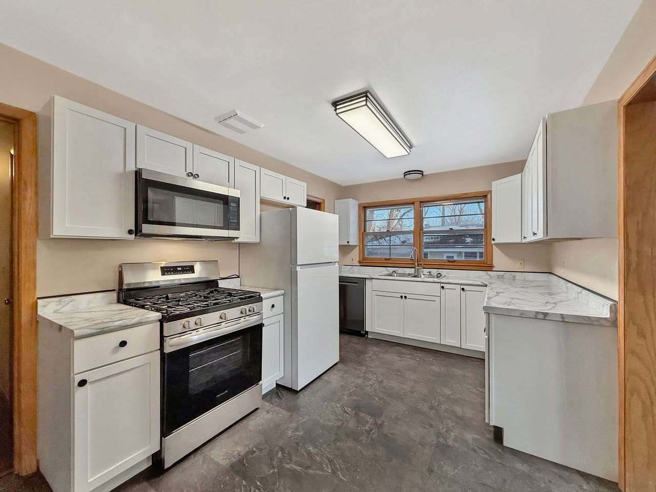 1618 Natchez Ave S #1616 - Photo 6 of 15