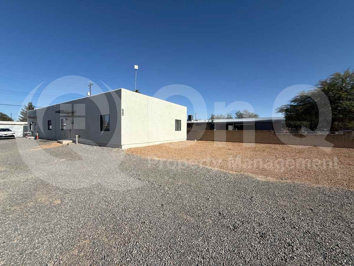 3619 E Felix Blvd #1 - Photo 4 of 15