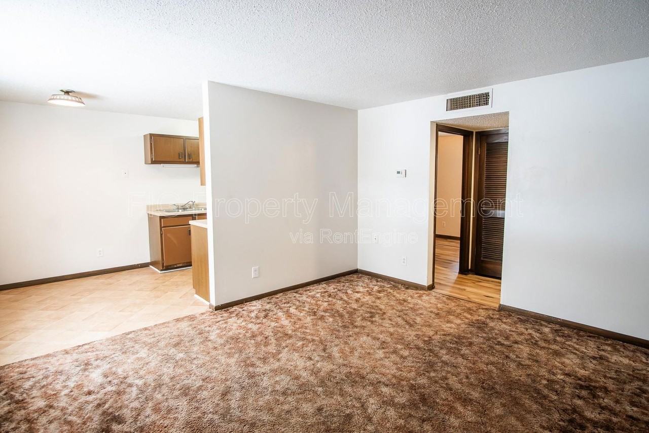 706 E Inskip Dr #7 - Photo 2 of 9