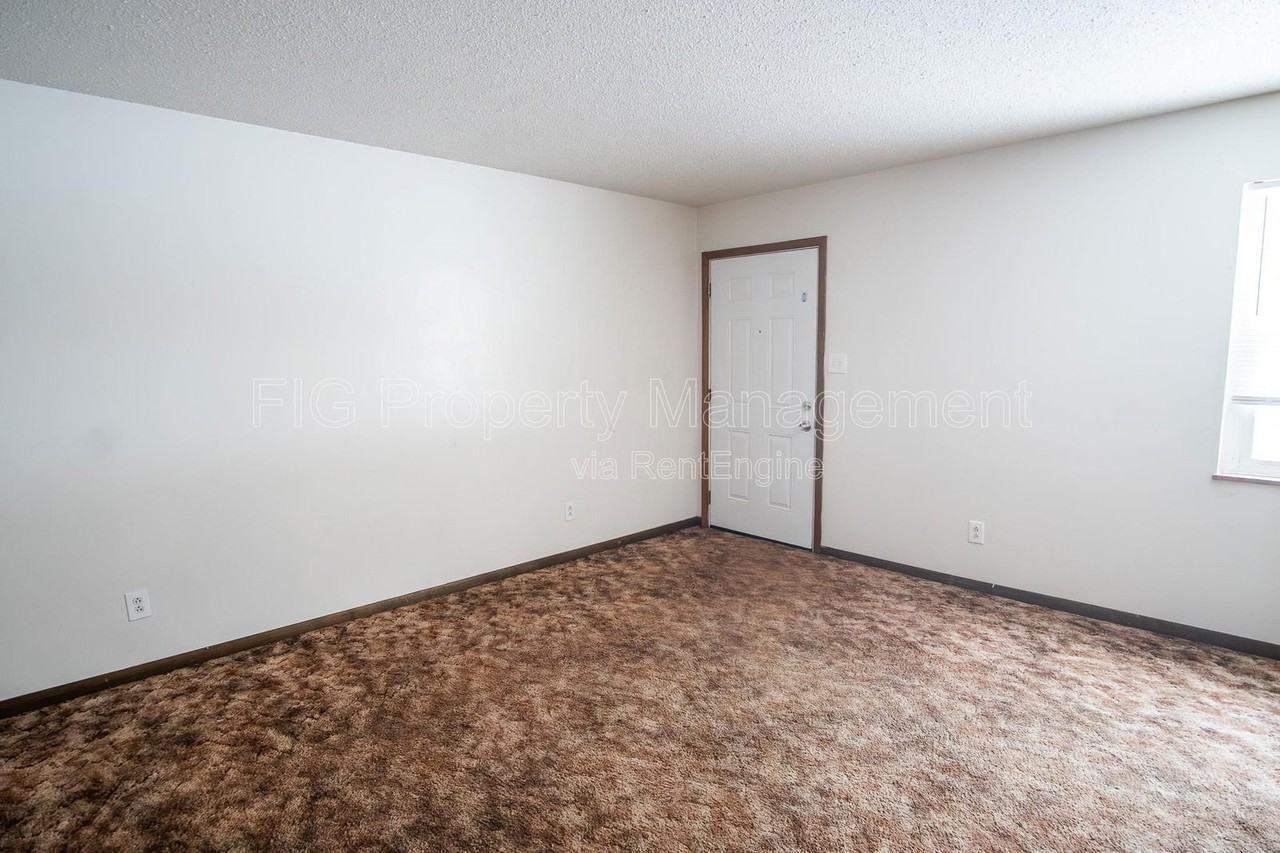 706 E Inskip Dr #7 - Photo 4 of 9