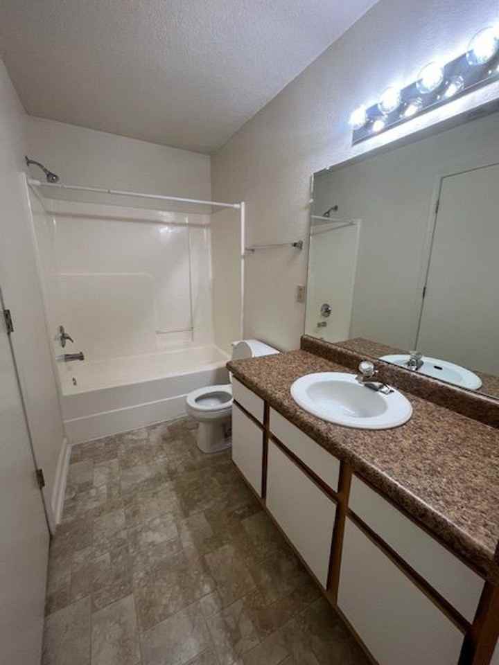 Ashley Square Apartments - Photo 2 of 41