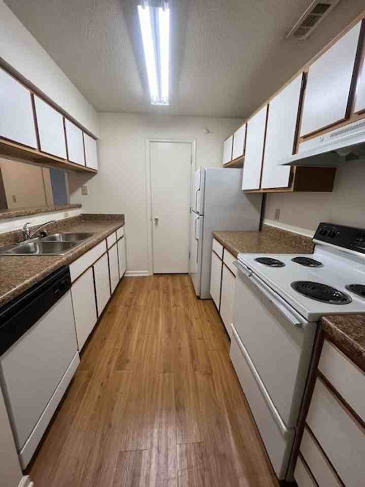 Ashley Square Apartments - Photo 4 of 41