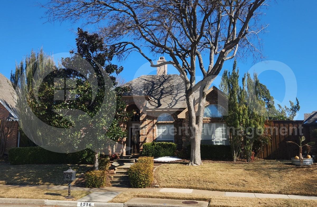 1716 Seminary Dr - Photo 3 of 17