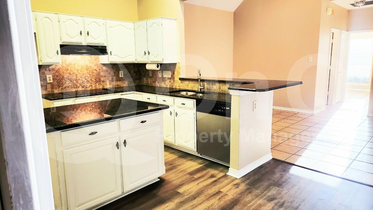 1716 Seminary Dr - Photo 5 of 17