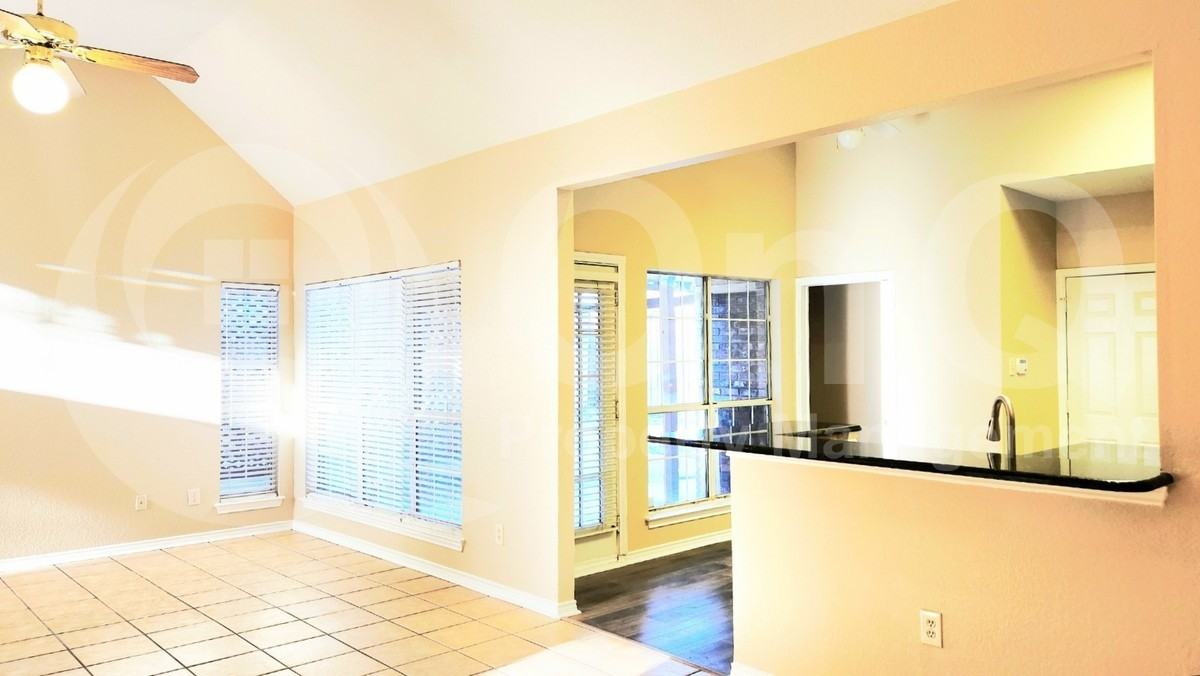 1716 Seminary Dr - Photo 6 of 17