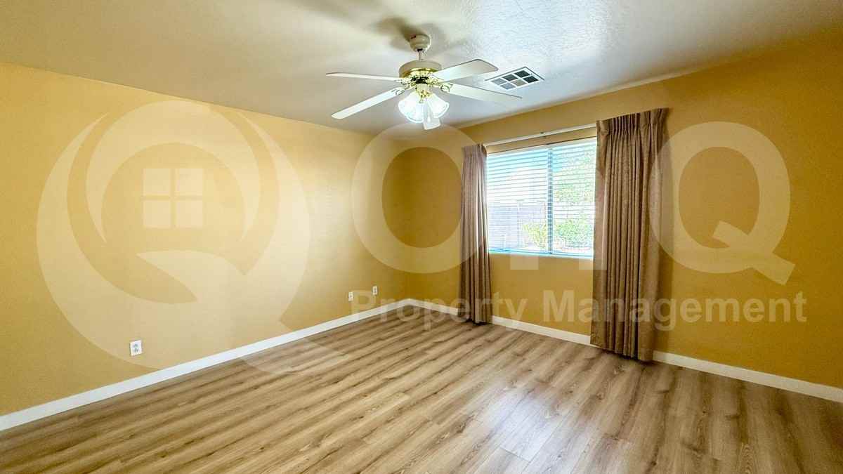 10610 W Hughes Dr - Photo 5 of 19