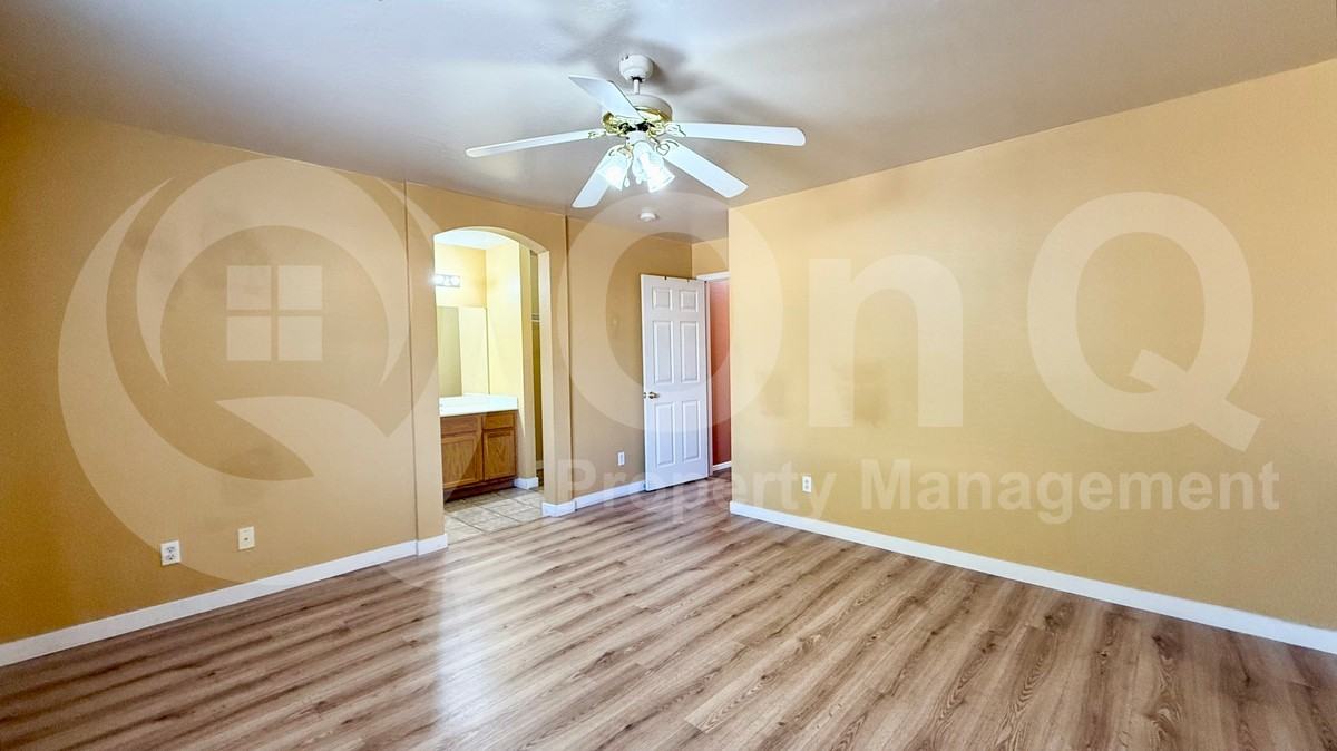 10610 W Hughes Dr - Photo 6 of 19