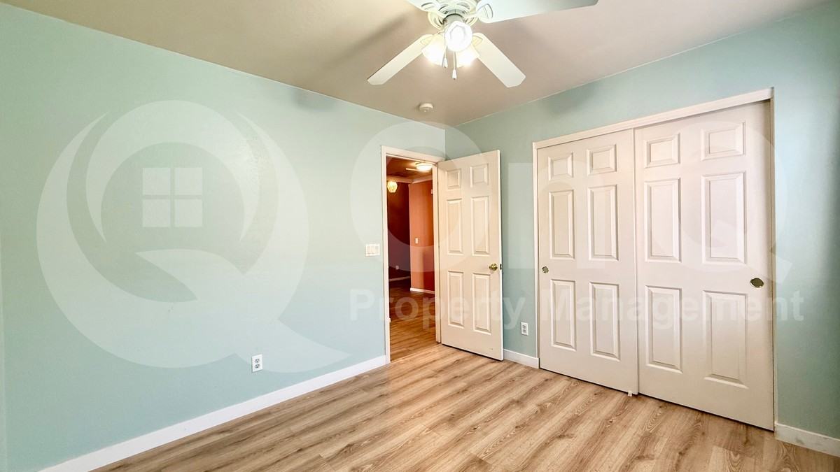 10610 W Hughes Dr - Photo 7 of 19