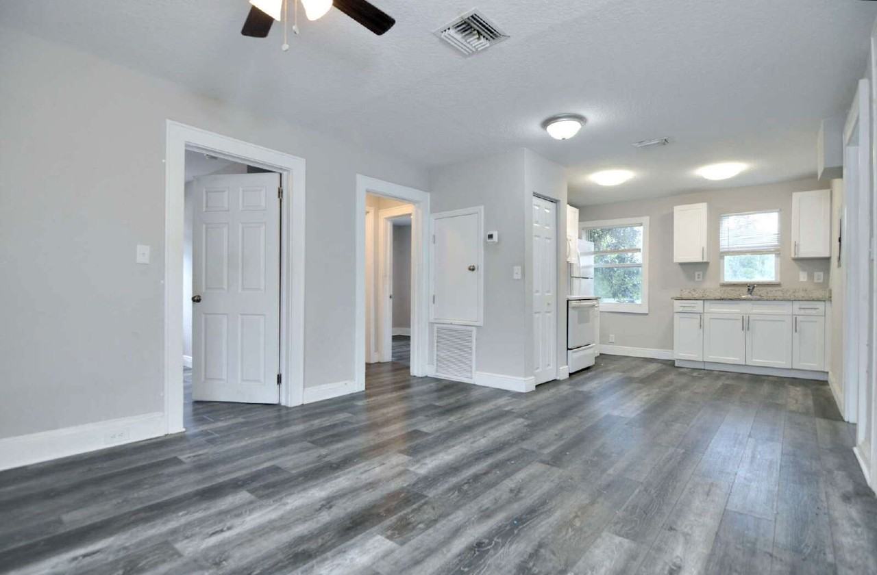 912 Hart St #B - Photo 2 of 24