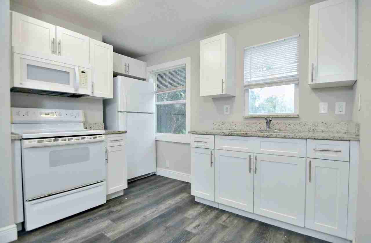 912 Hart St #B - Photo 3 of 24