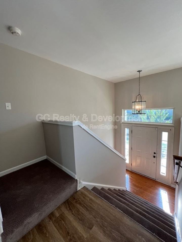 2452 Emily Ln - Photo 2 of 25