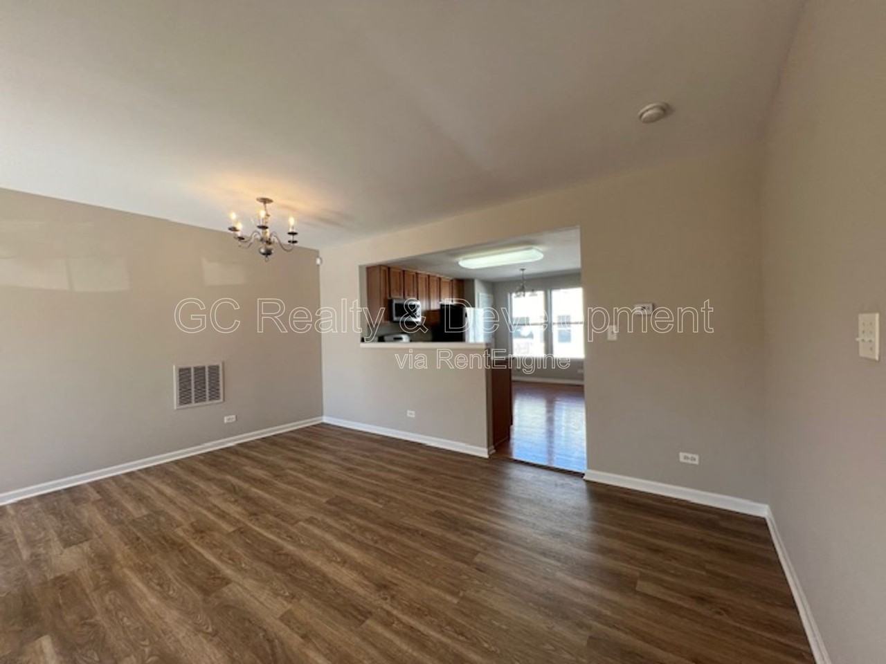 2452 Emily Ln - Photo 5 of 25