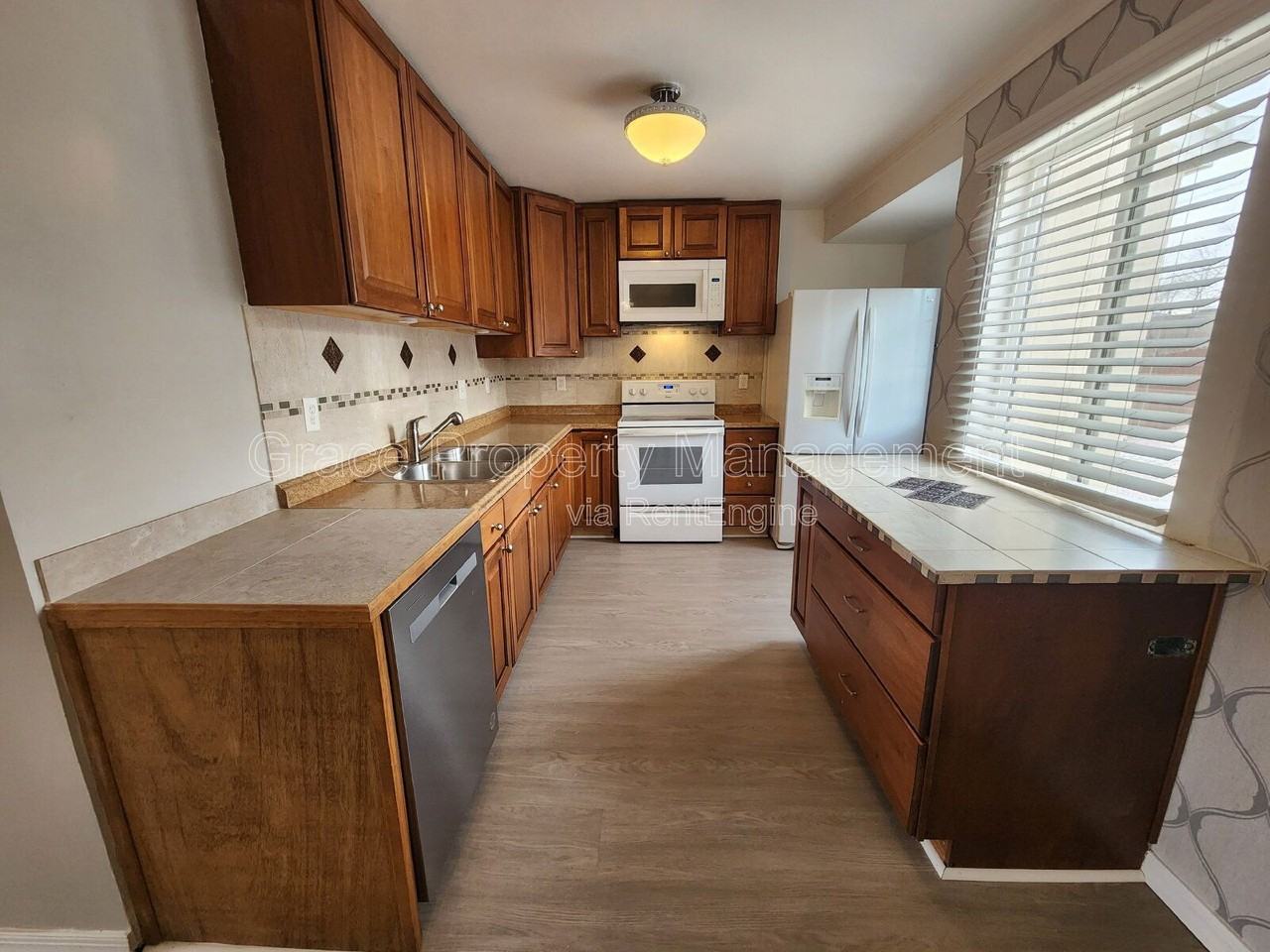 2260 E 91st Ave - Photo 7 of 18