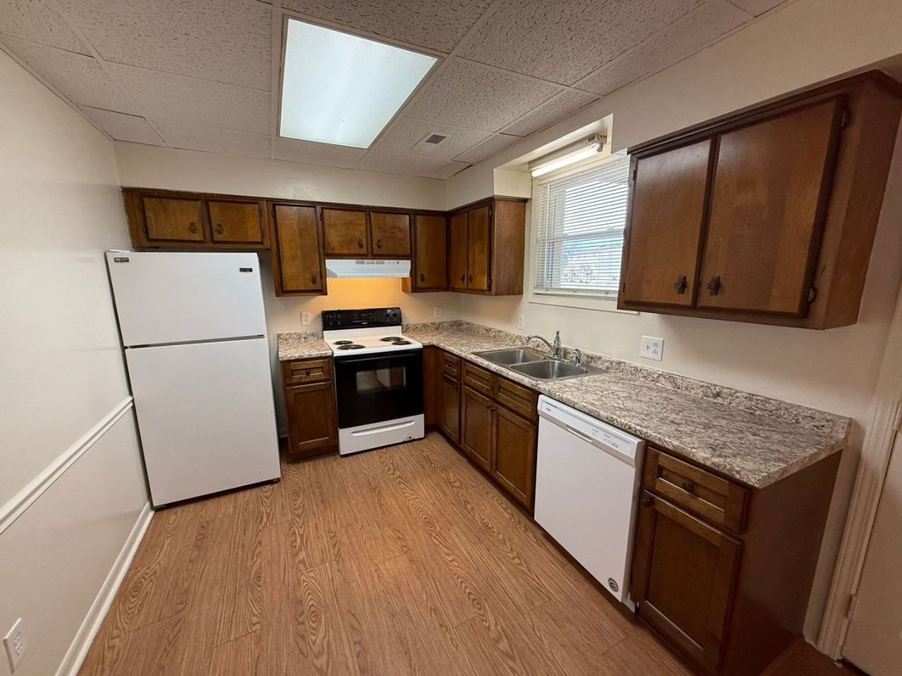 3607 Lark Cir #E - Photo 4 of 16