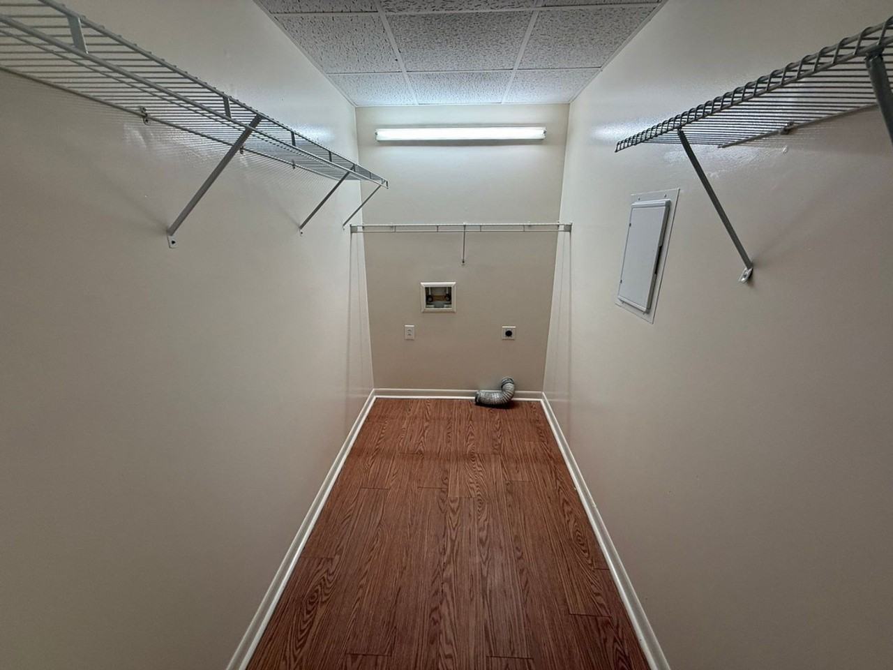 3607 Lark Cir #E - Photo 5 of 16