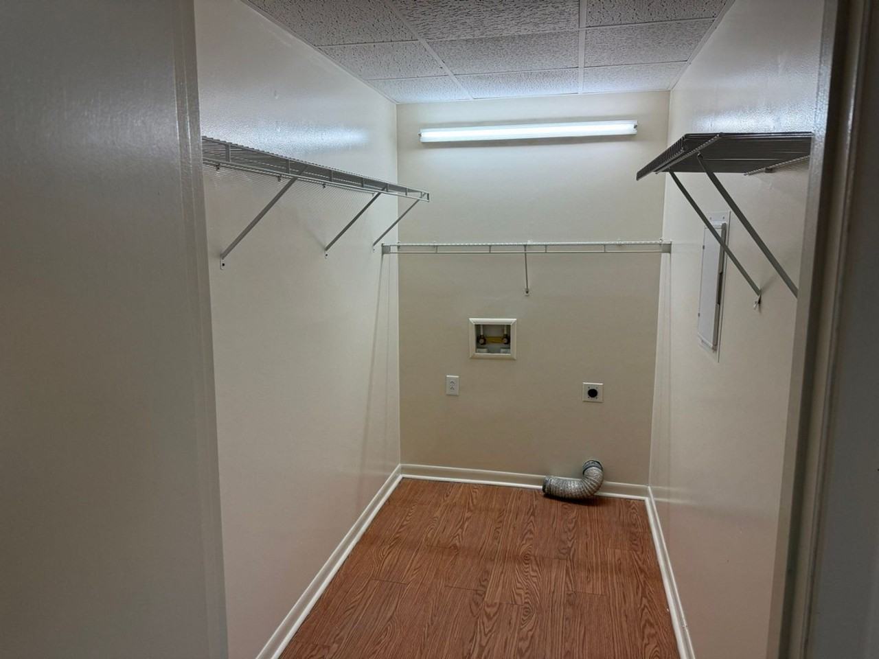 3607 Lark Cir #E - Photo 6 of 16