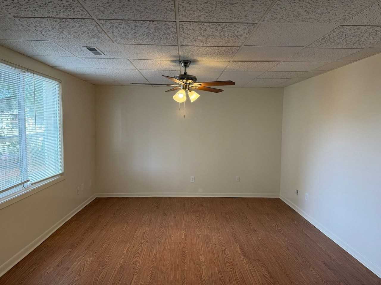 3607 Lark Cir #E - Photo 7 of 16