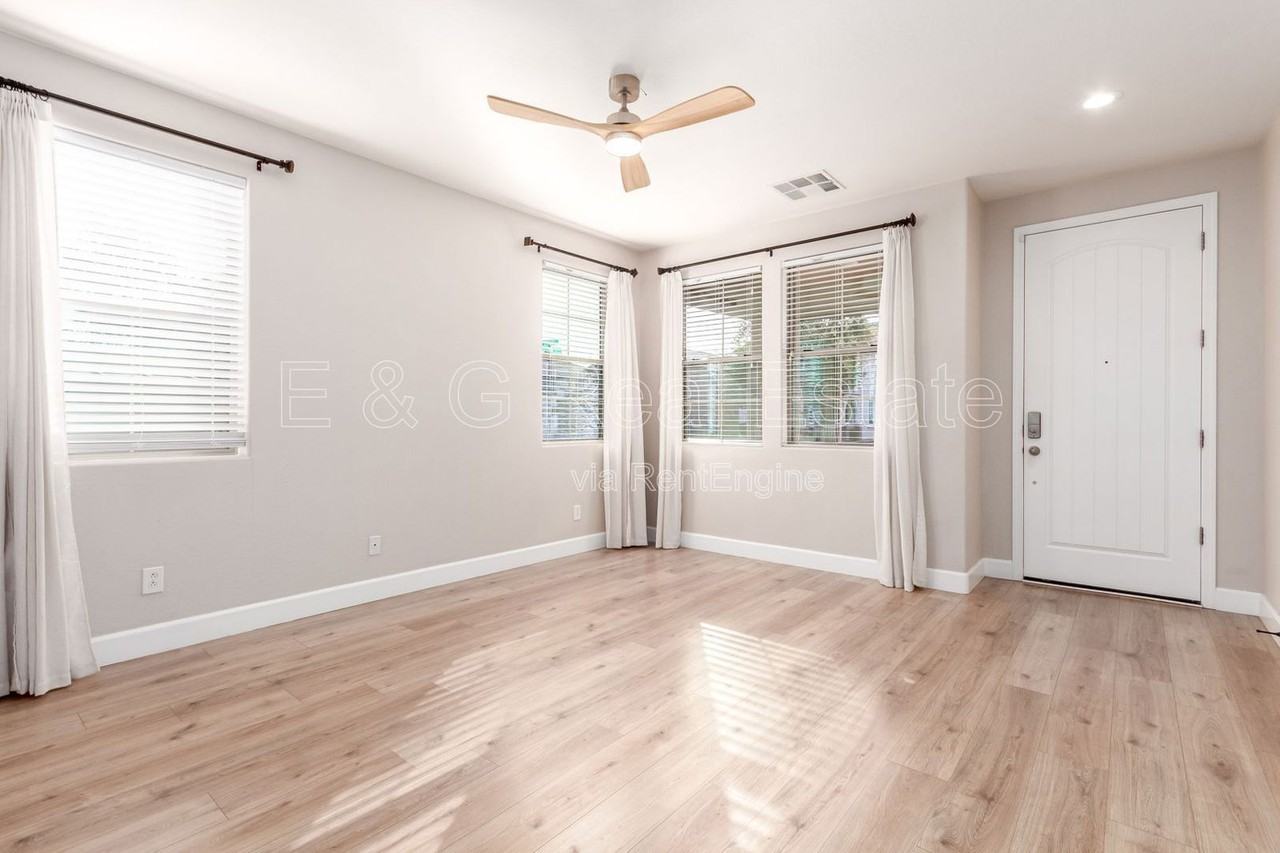 868 E Zesta Ln - Photo 2 of 30