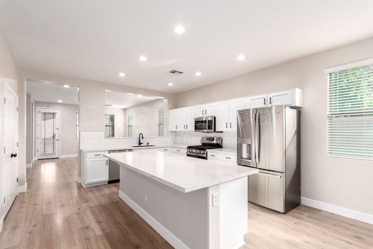 868 E Zesta Ln - Photo 5 of 30