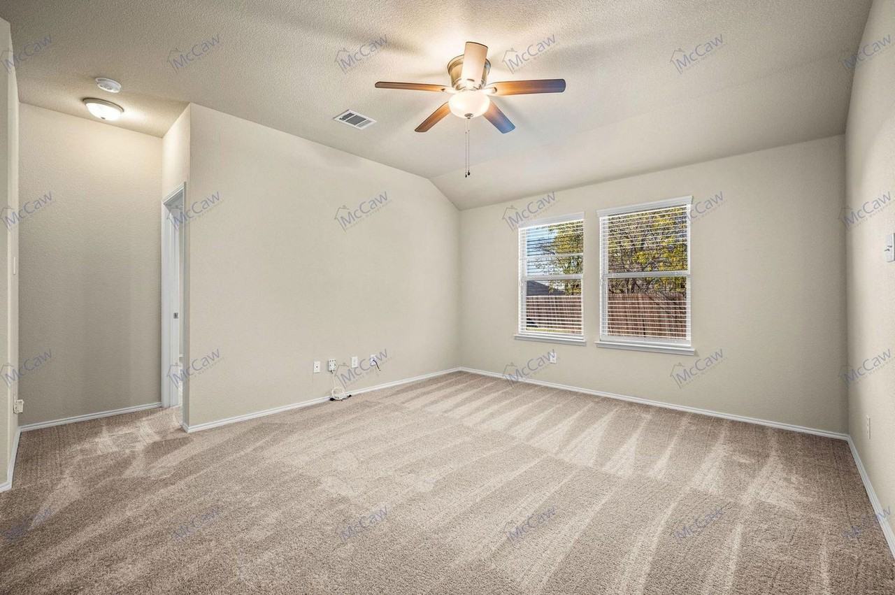 2492 Saldana Dr - Photo 4 of 24