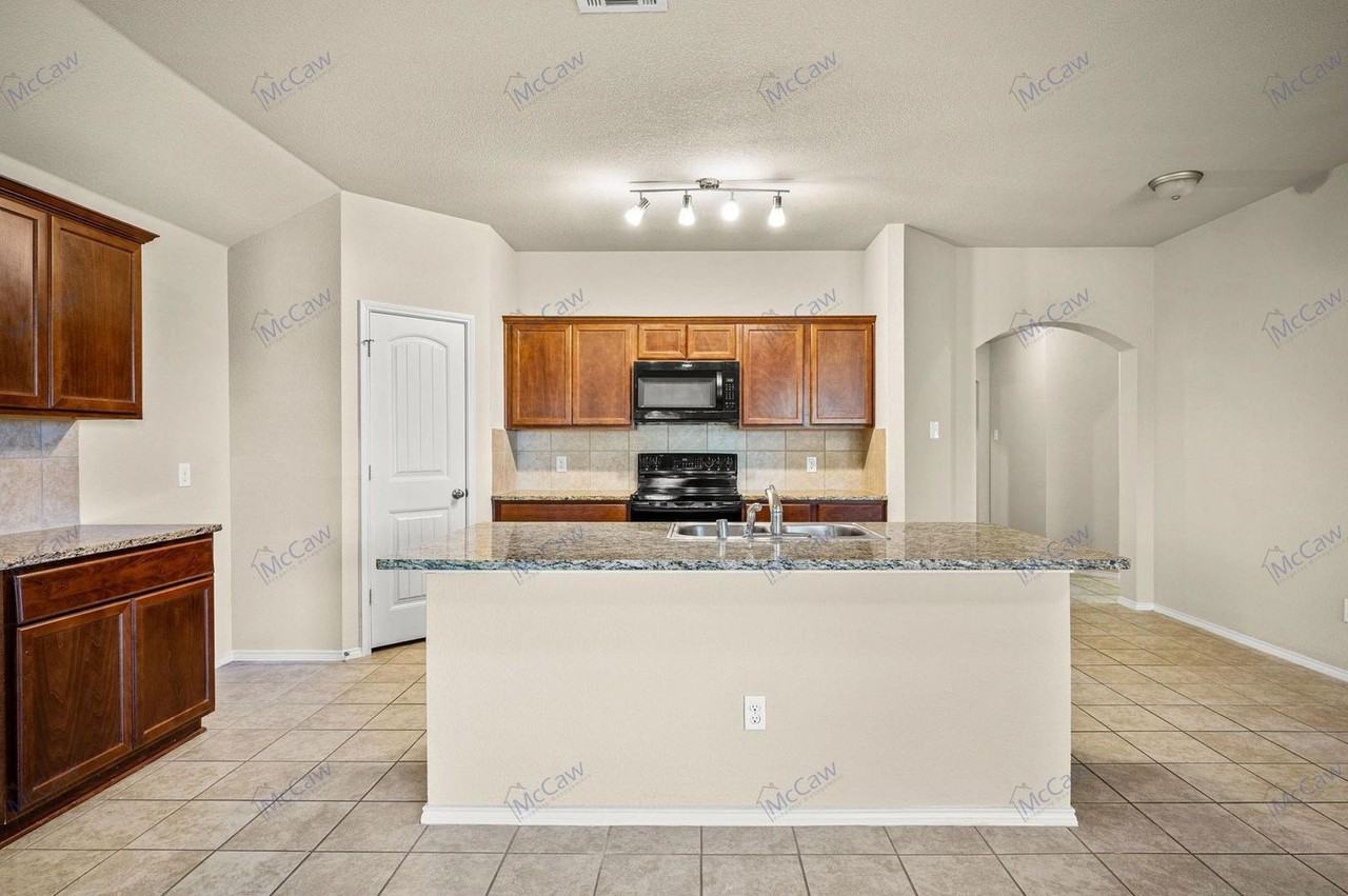 2492 Saldana Dr - Photo 7 of 24