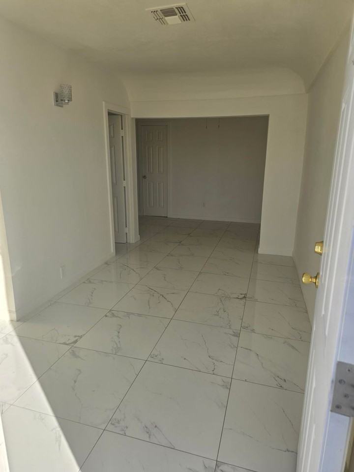 332 W Illinois St #2 - Photo 2 of 26