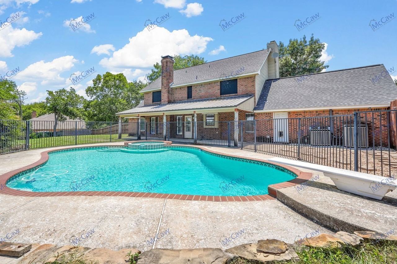 606 Oak Ridge Ct - Photo 2 of 23