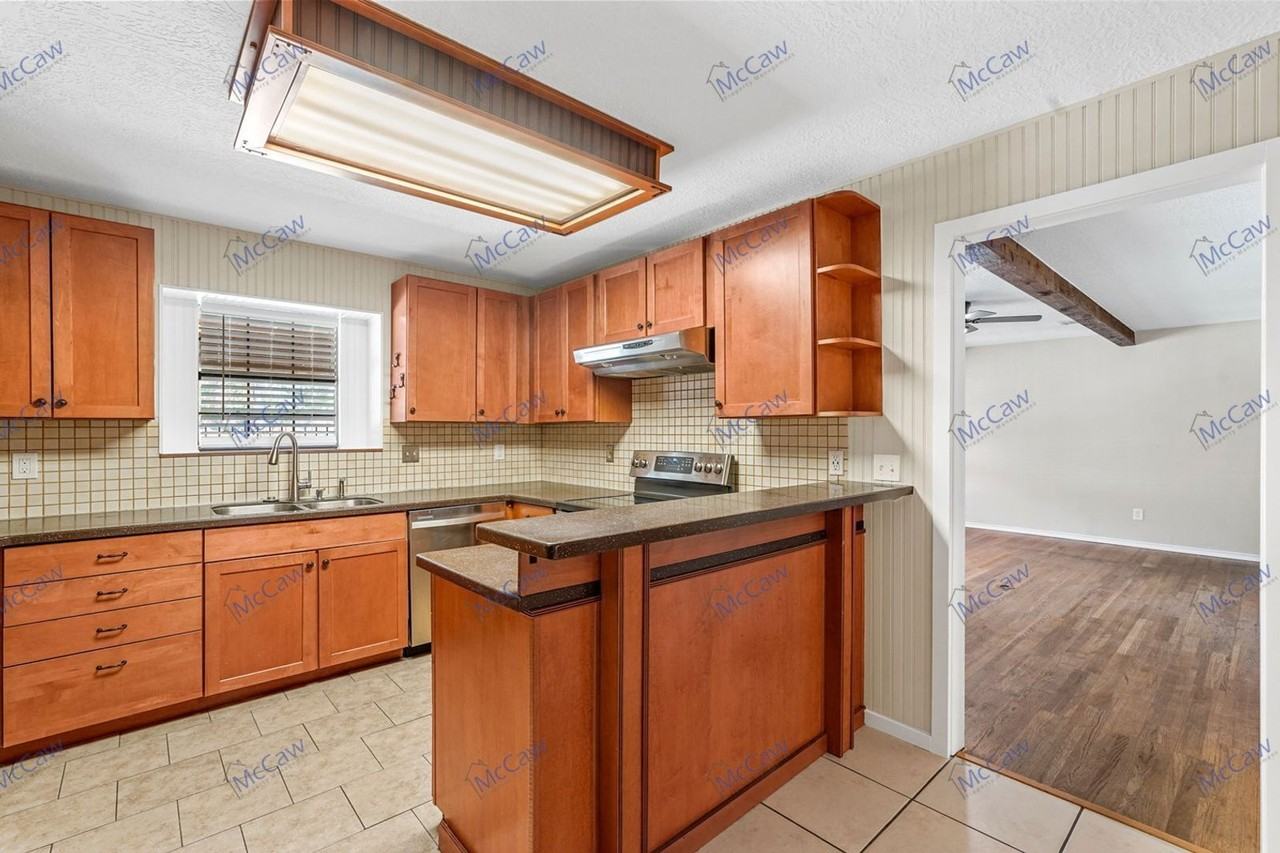 606 Oak Ridge Ct - Photo 6 of 23