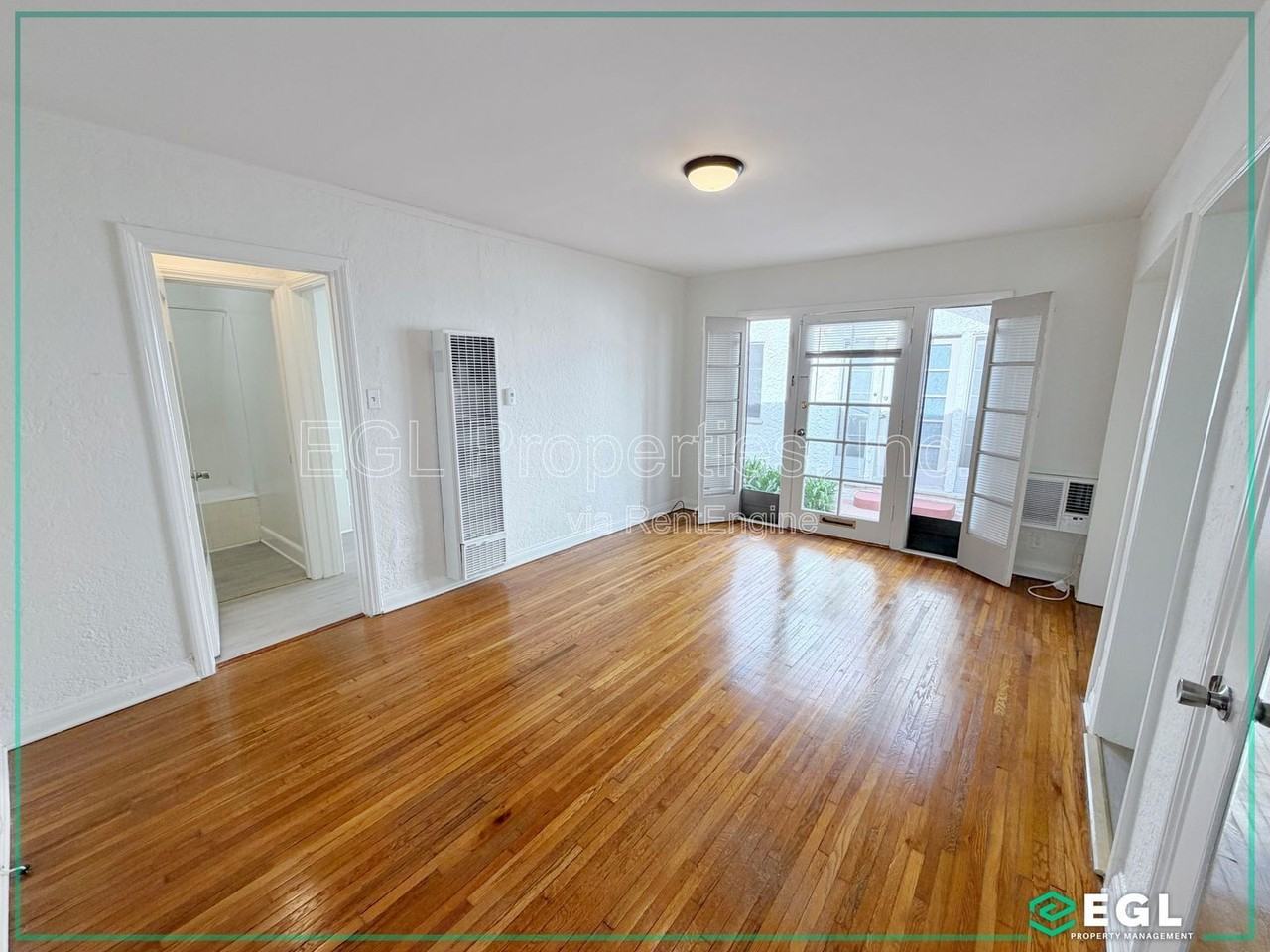 807 N Martel Ave - Photo 3 of 10