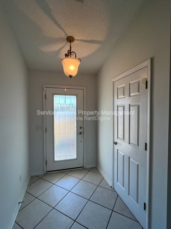 1216 Bartram Ln - Photo 4 of 39