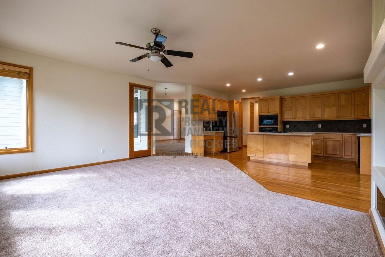 5436 Hunter Dr - Photo 6 of 39