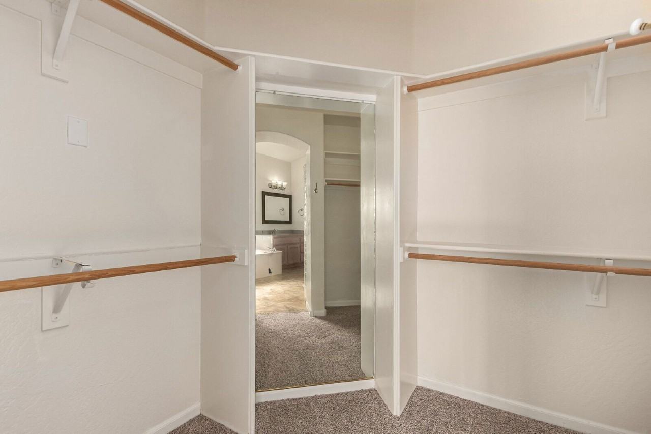 4723 N Greenview Cir W - Photo 7 of 35