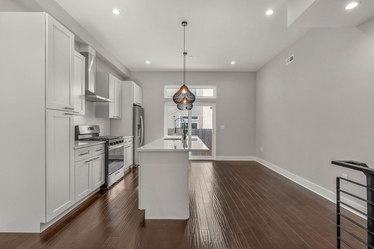 1645 W Cabot St - Photo 4 of 32