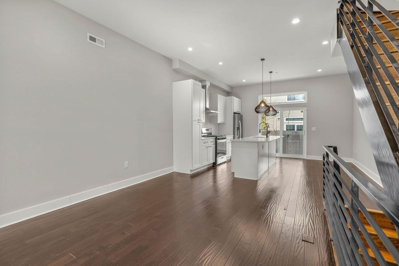 1645 W Cabot St - Photo 5 of 32