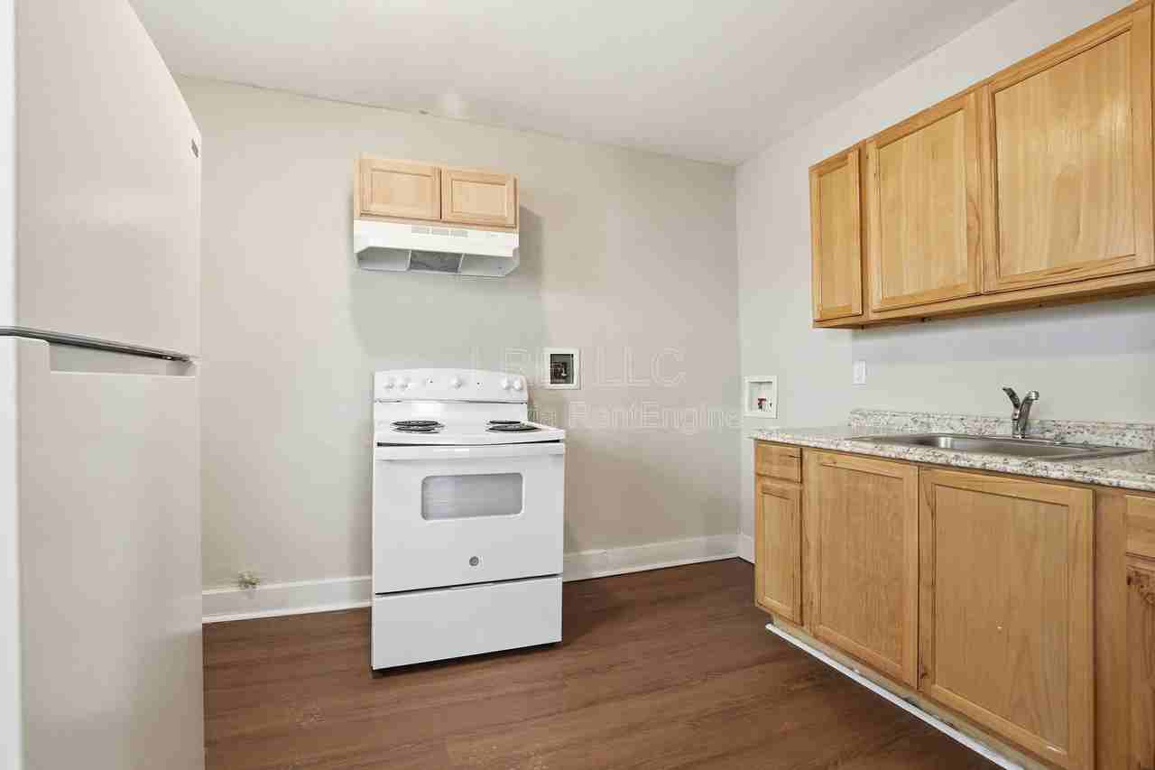 701 Hazel St #3 - Photo 4 of 12