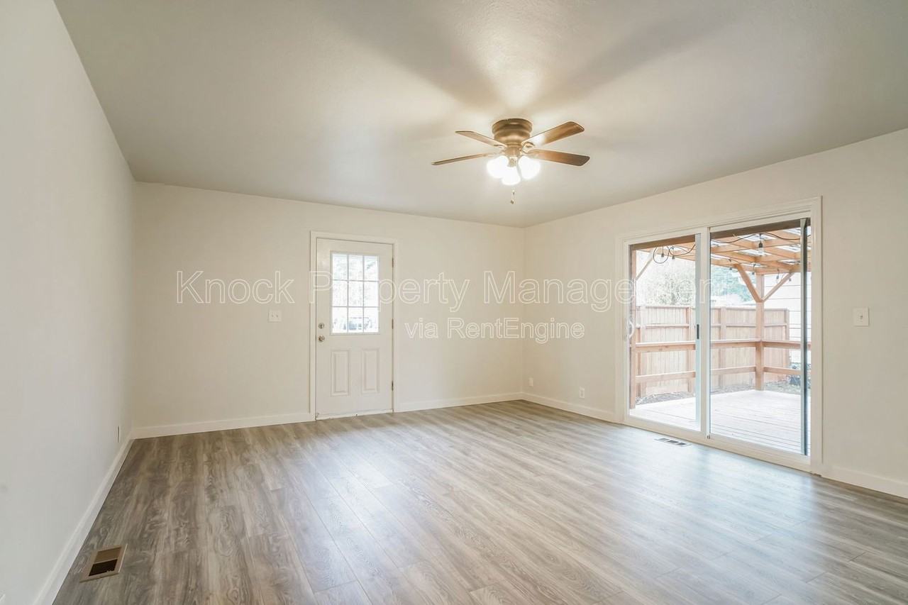 4906 Se 108th Ave - Photo 5 of 16